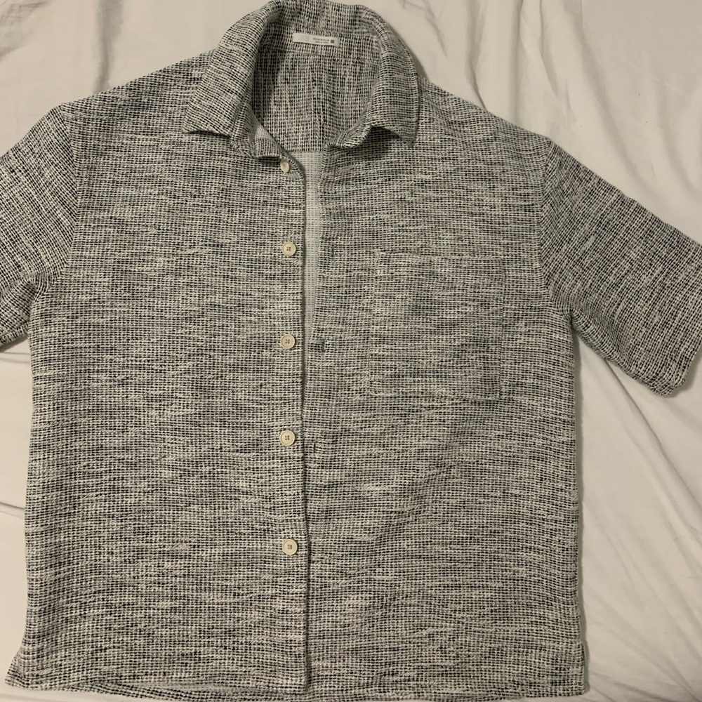 Zara men’s Monochrome Knit buttoned shirt size M